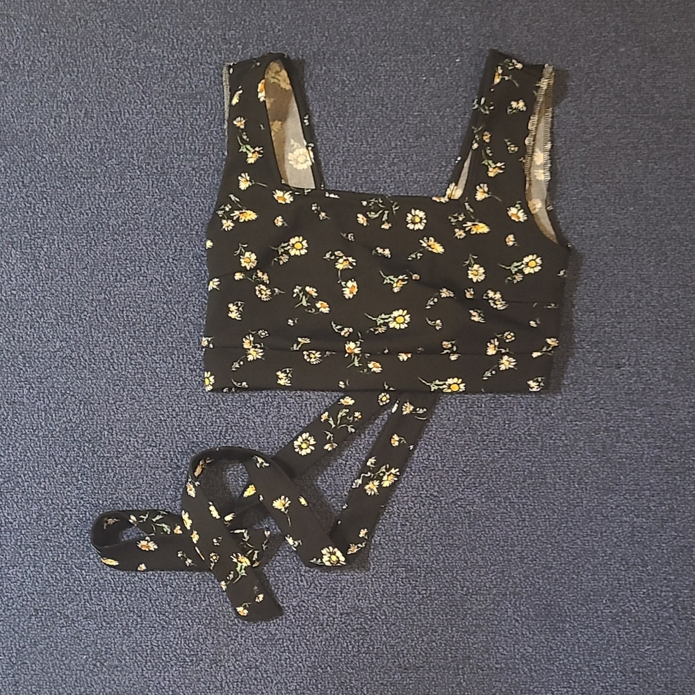 Shein size S floral tie up crop top